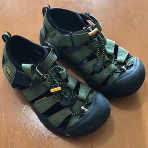 Keen sandals youth size 3